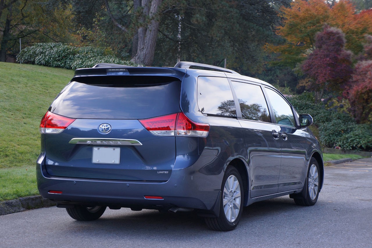 2014 TOYOTA SIENNA LIMITED   XLE